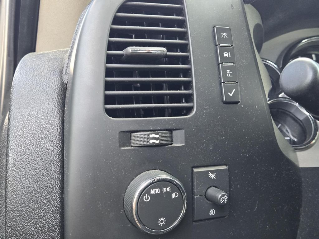Used 2008 Silver Chevrolet LT image 11