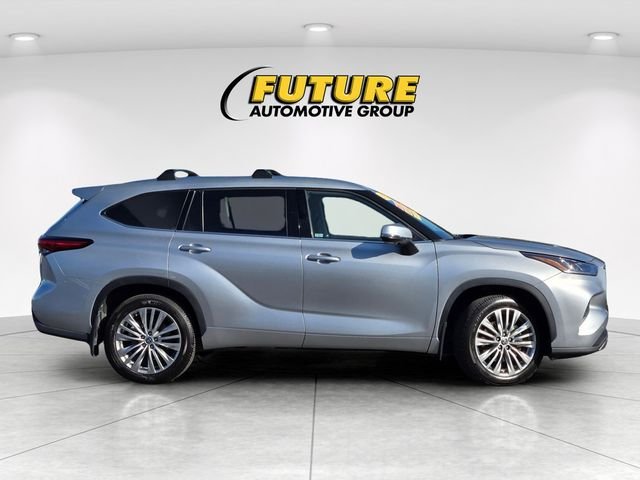 Used 2022 Silver Toyota Platinum image 3