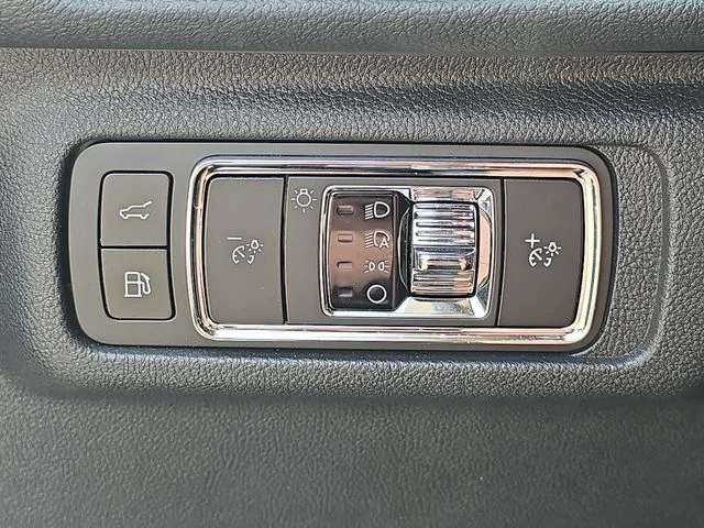 Certified Used 2024 Silver Lincoln Grand Touring image 21