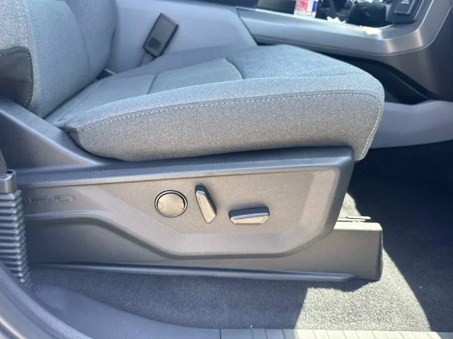 New 2026 Oxford White Ford XLT image 15