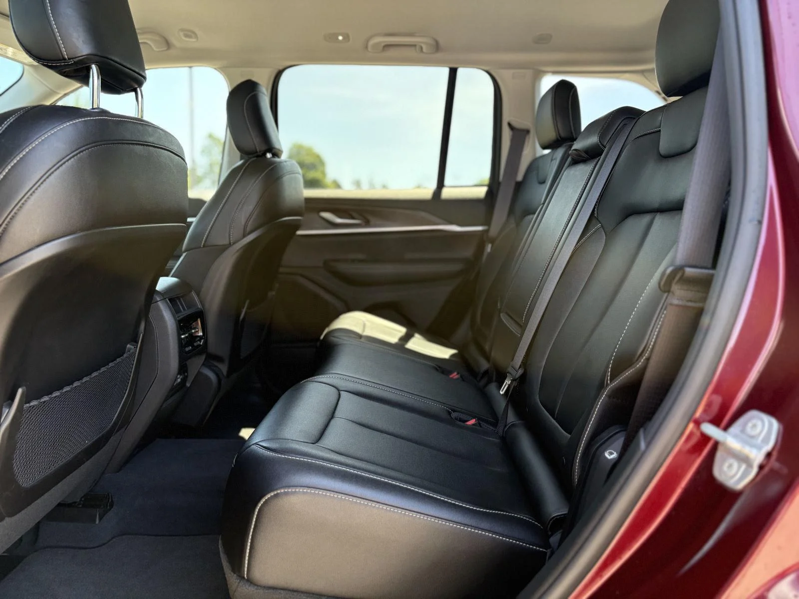 Used 2023 Velvet Red Pearlcoat Jeep Limited image 11