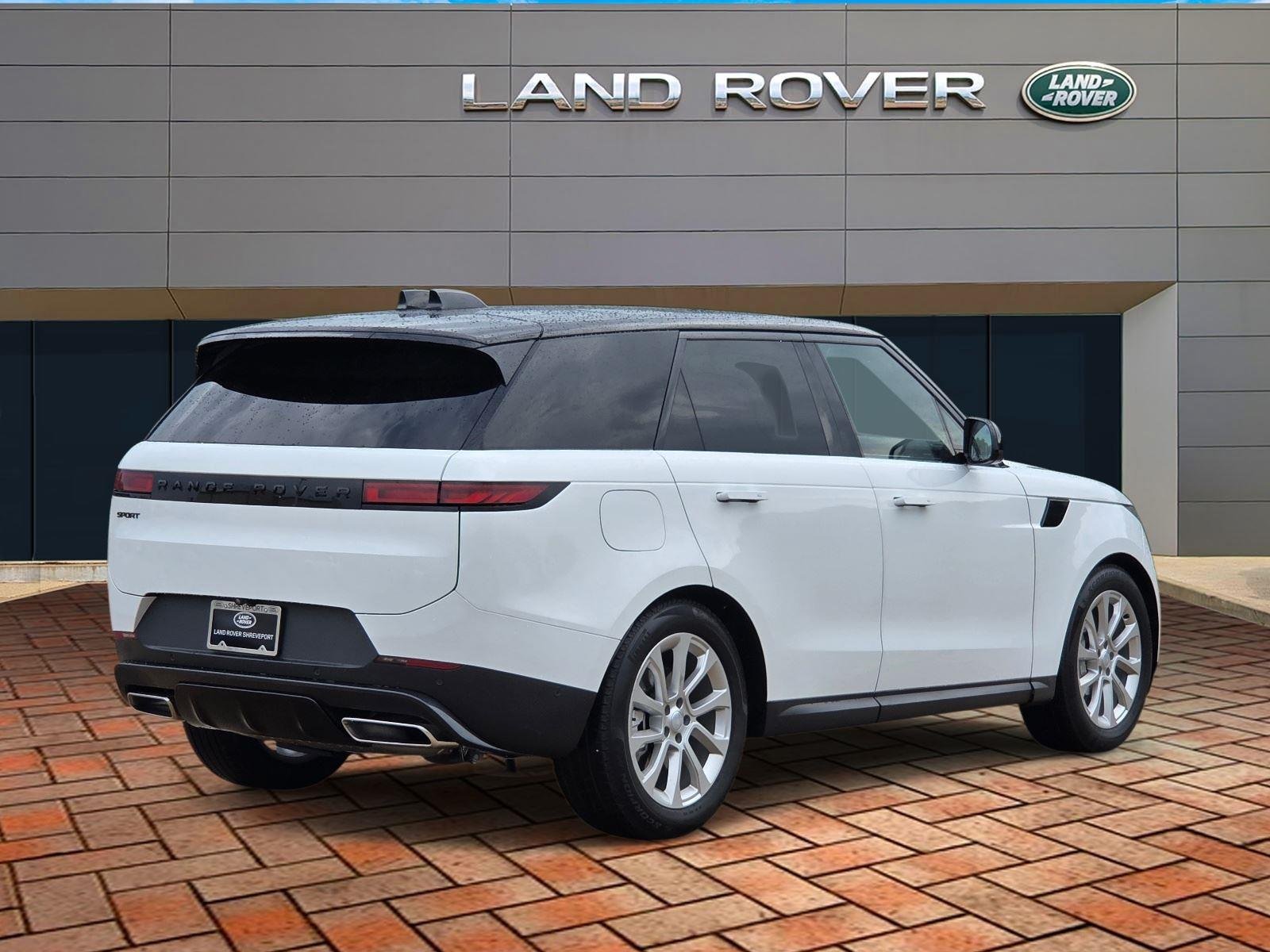 Used 2025 Fuji White Land Rover SE image 4