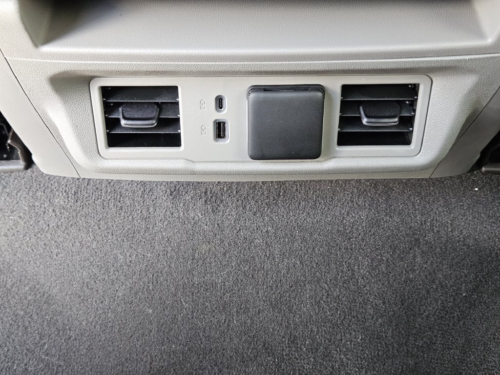 Used 2025 White GMC SLT image 30
