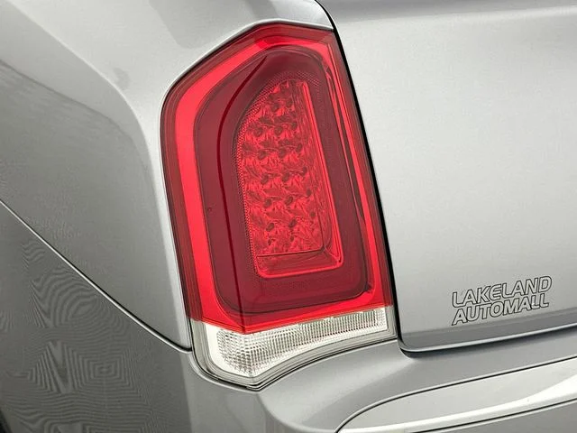 Used 2018 Silver Chrysler Limited image 24