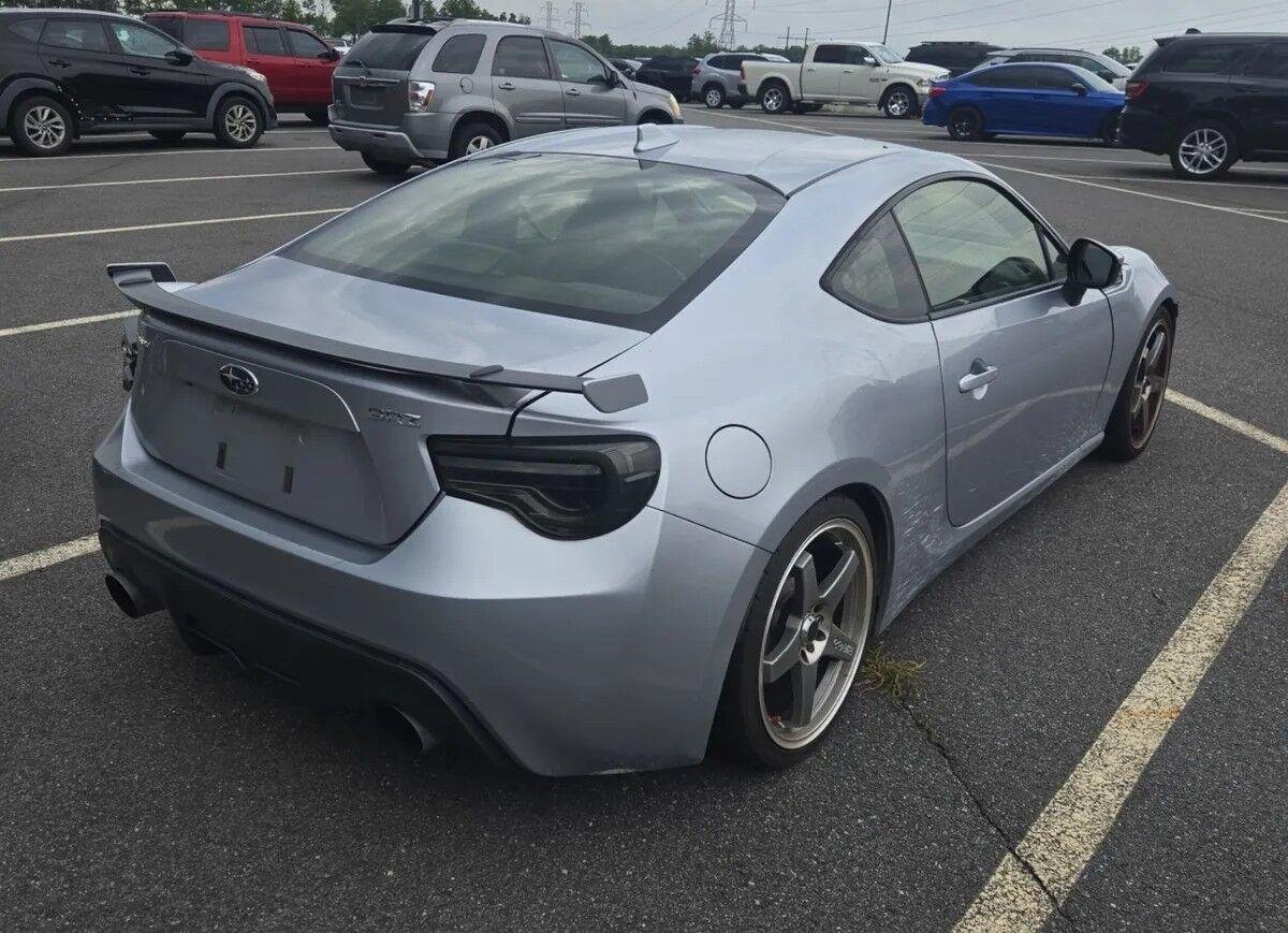 Used 2020 Ice Silver Metallic Subaru Limited image 4