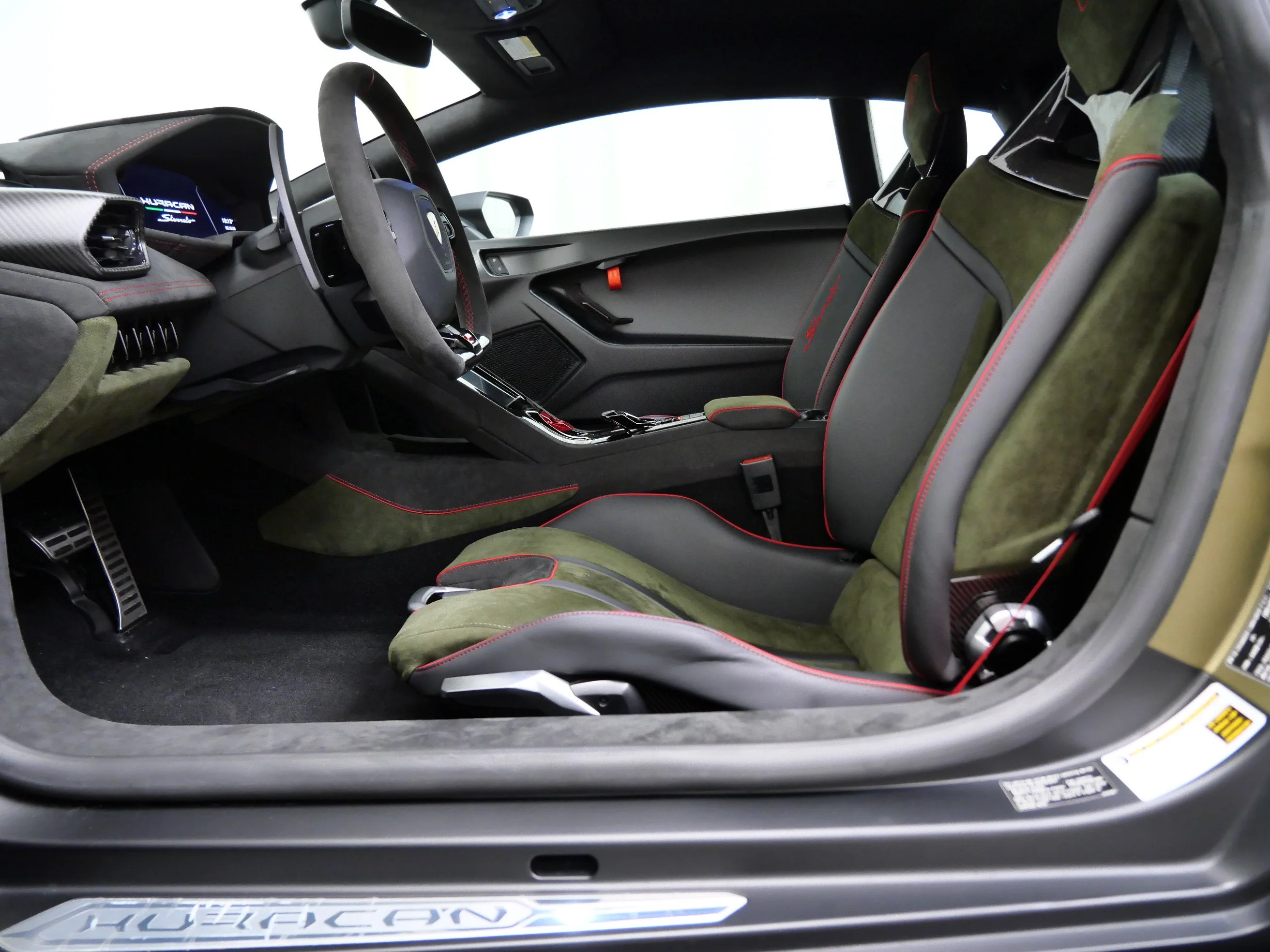 Used 2024 Verde Gea Matte Lamborghini Base image 17