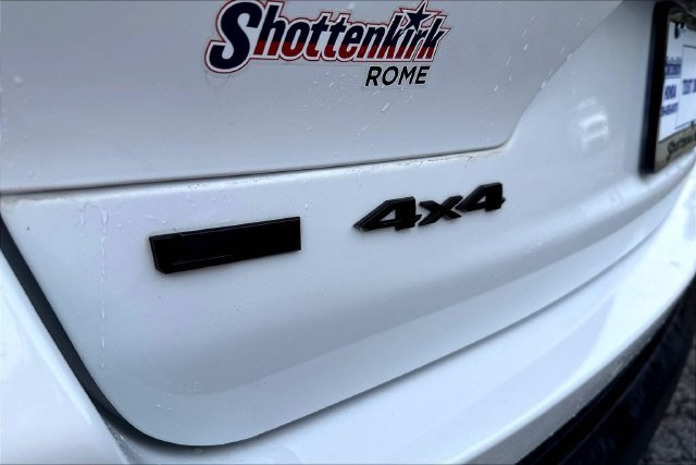 Used 2022 White Jeep Altitude image 26
