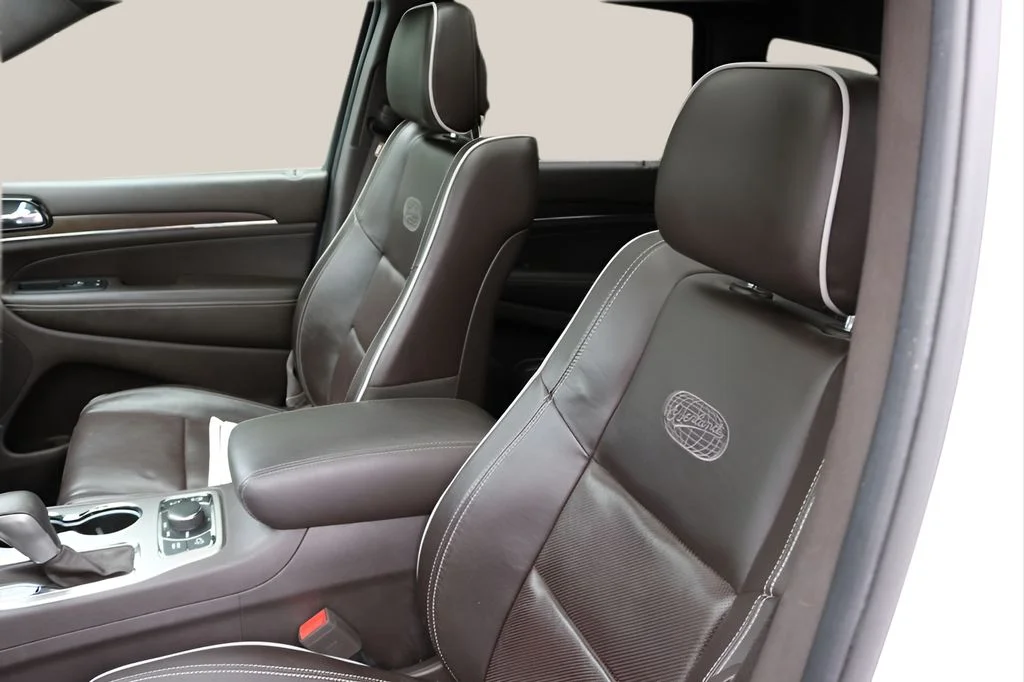 Used 2019 Off-white Jeep Overland image 13