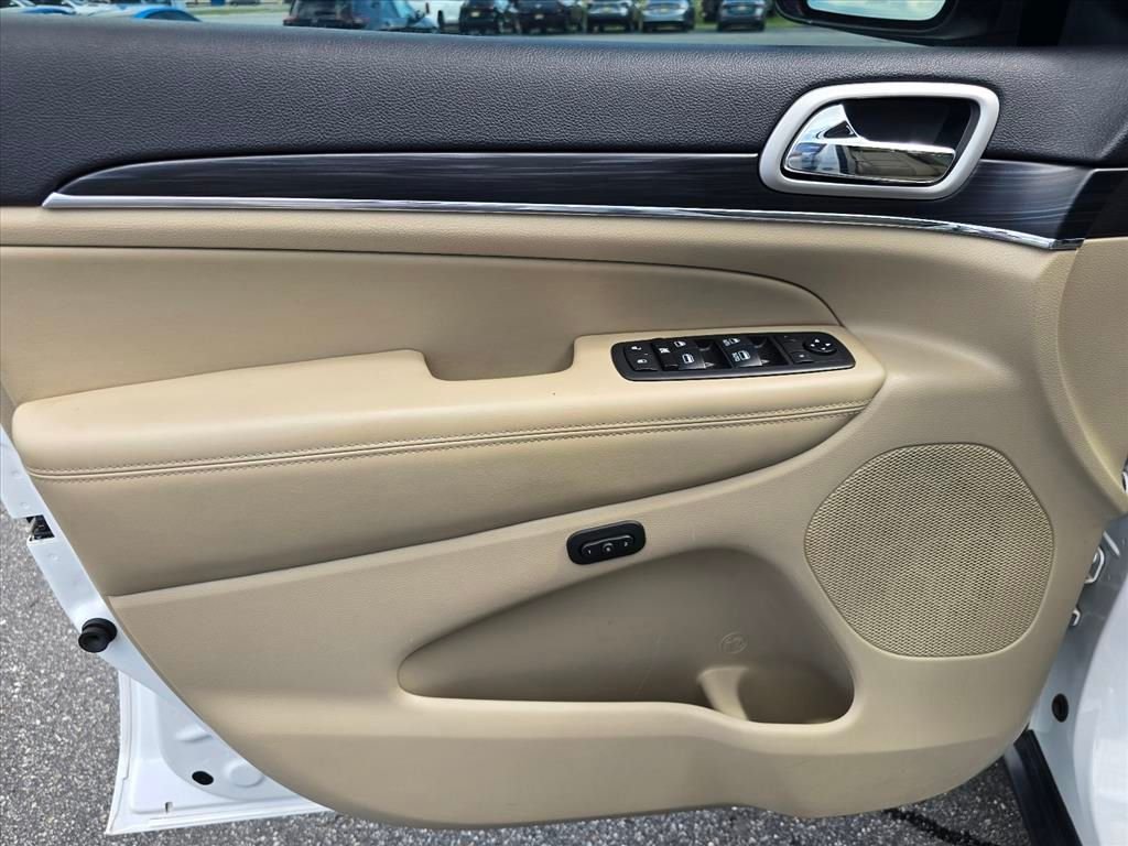 Used 2020 White Jeep Limited image 9