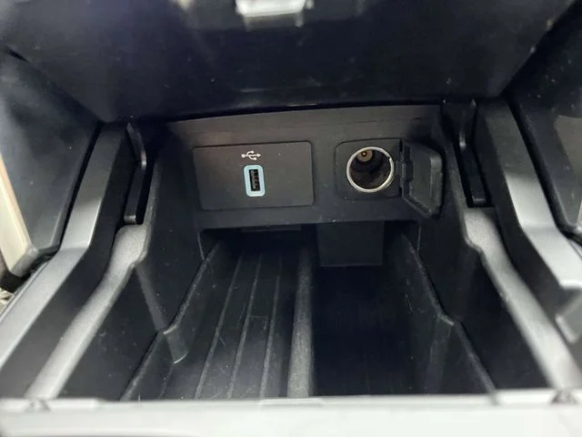 Used 2018 Platinum Dune Metallic Ford Limited image 32
