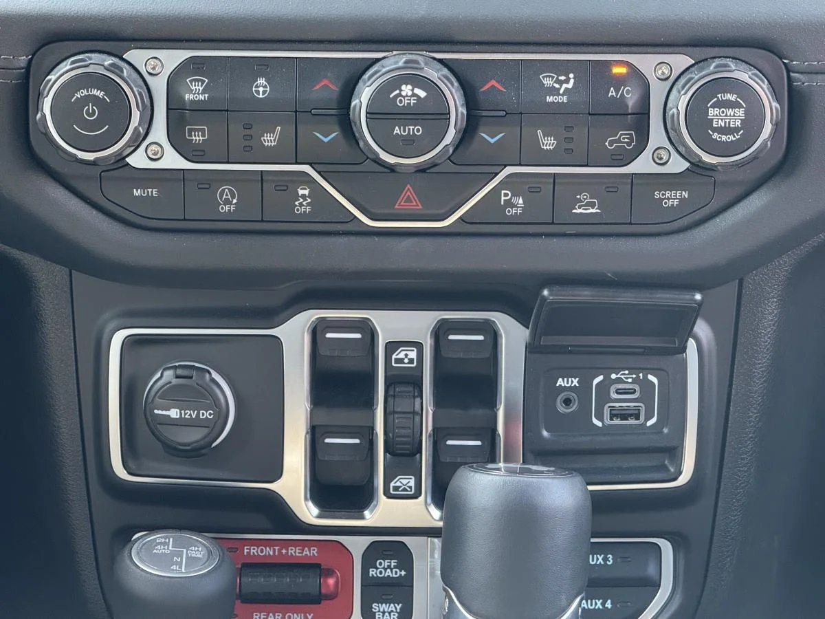New 2026 reign (pht) Jeep Rubicon X image 18