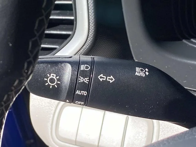 Used 2023 Blue Hyundai SEL image 16