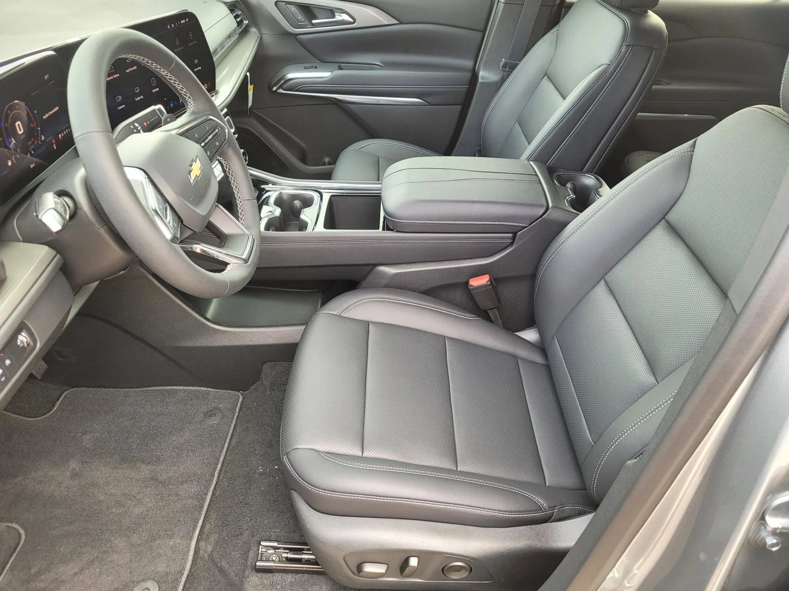 2027 Chevrolet Traverse LT - Photo 16