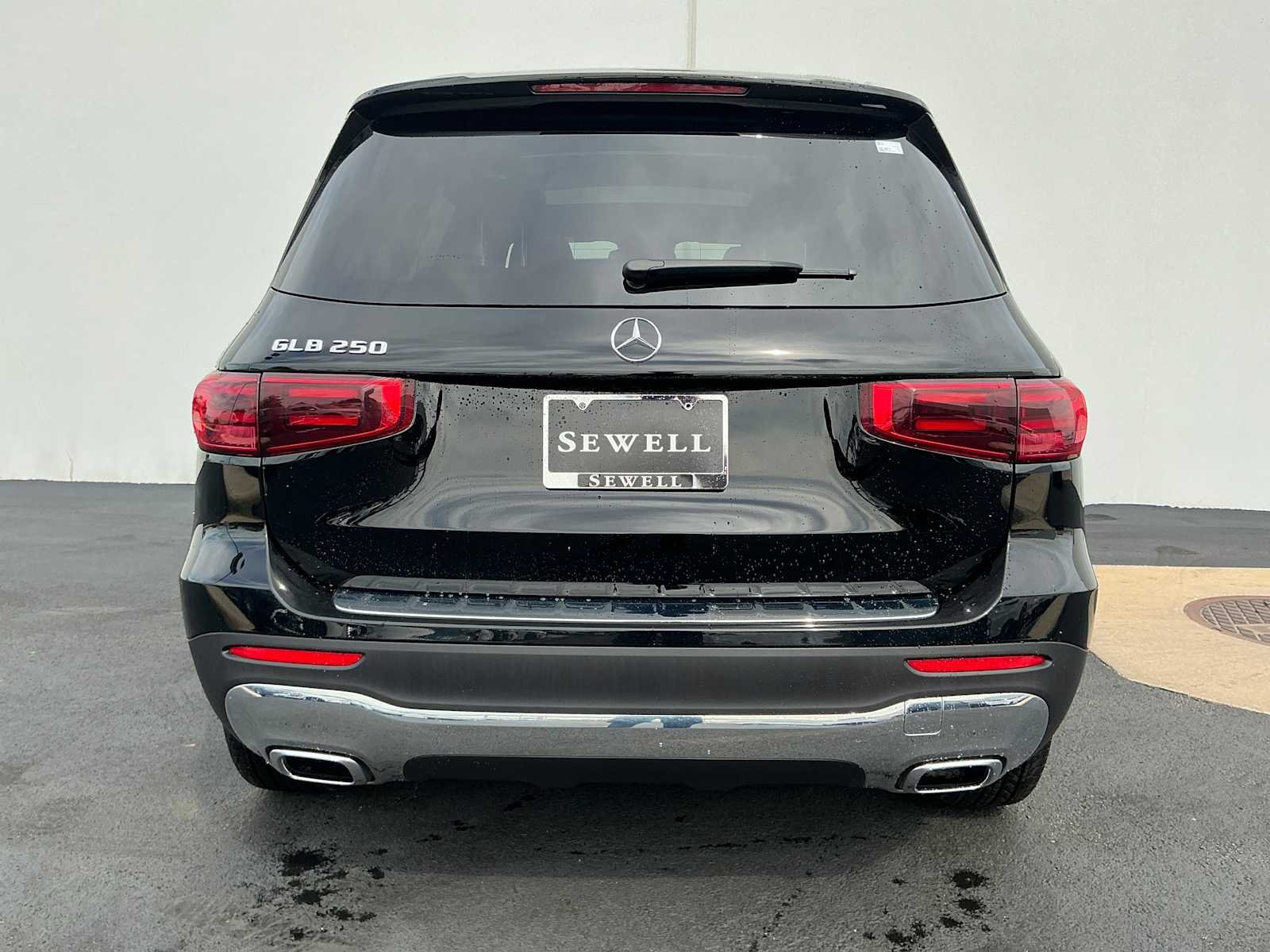 Used 2026 Night Black Mercedes-Benz GLB 250 image 5