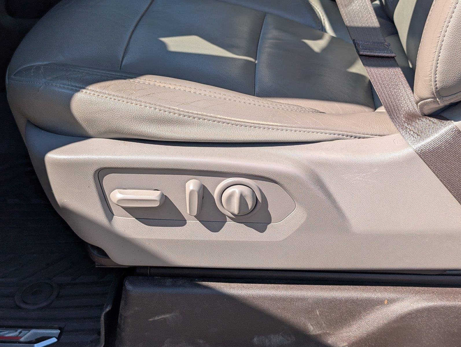 Used 2020 SUMMIT WHITE Chevrolet LT Trail Boss image 18
