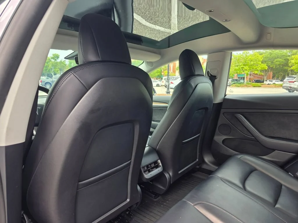 Used 2022  Tesla RWD image 24