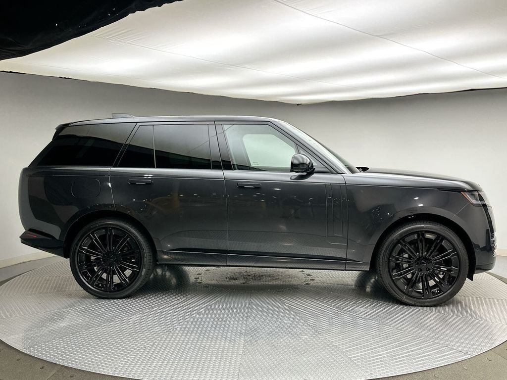 New 2026 Carpathian Grey Land Rover SE image 4