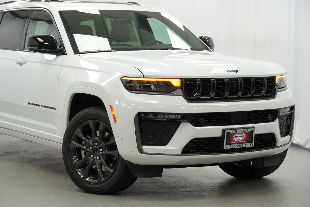 New 2026 Bright White Clear-Coat Exterior Paint Jeep Limited Reserve image 3