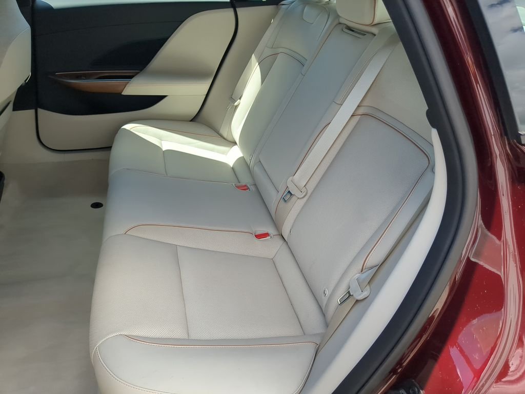 Used 2025 Red Lucid Touring image 18