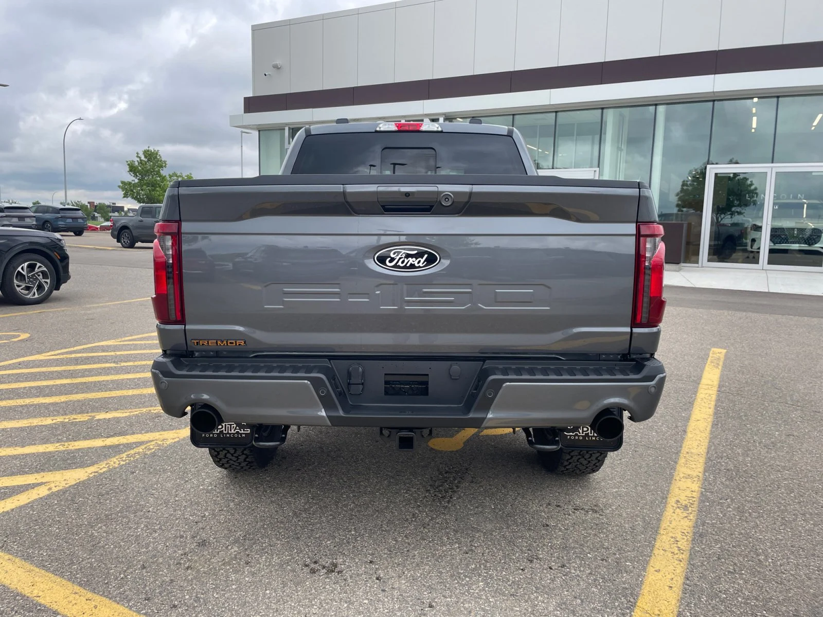 New 2026 Carbonized Grey Metallic Ford Tremor image 4