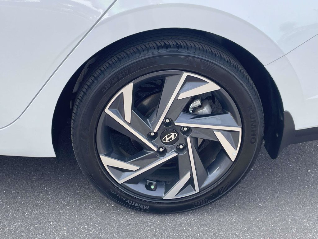 Certified Used 2025 White Hyundai SEL Sport image 2