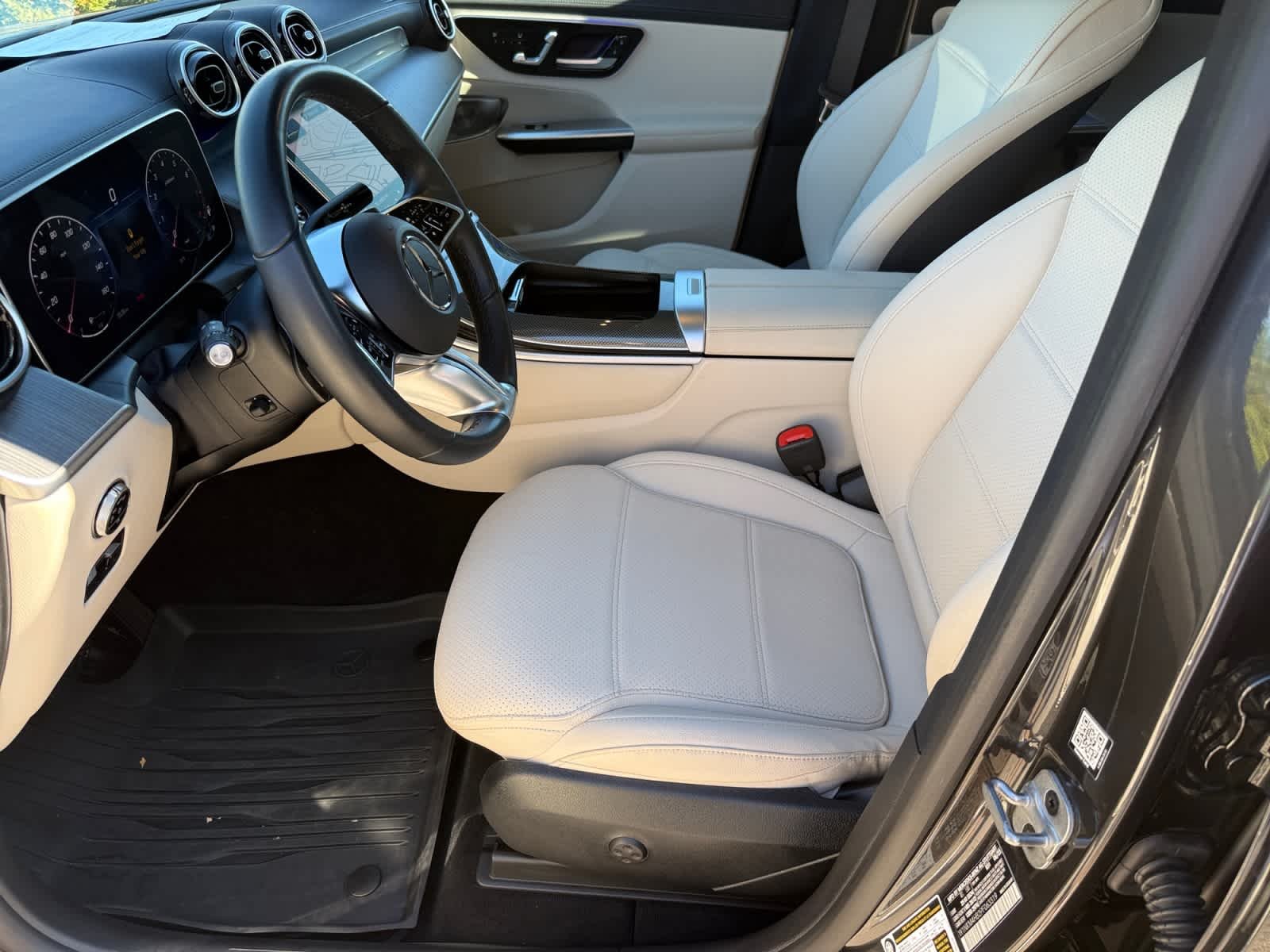 Certified Used 2023 Graphite Grey Metallic Mercedes-Benz GLC 300 image 10