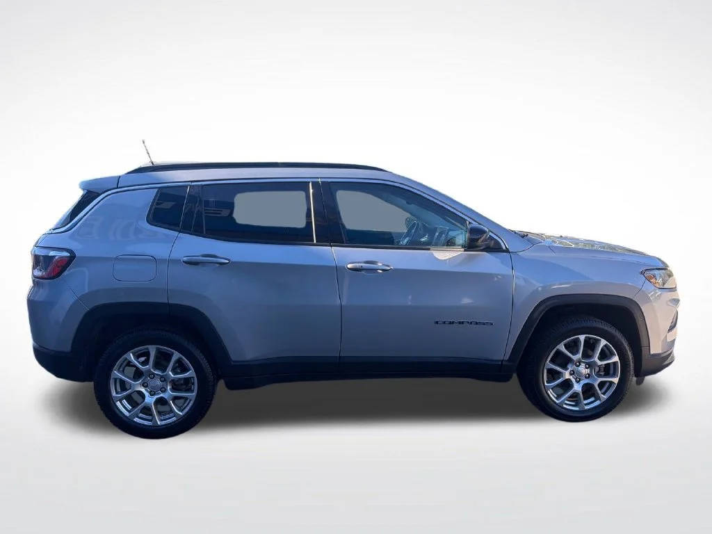 2022 Jeep Compass Latitude Lux - Photo 37