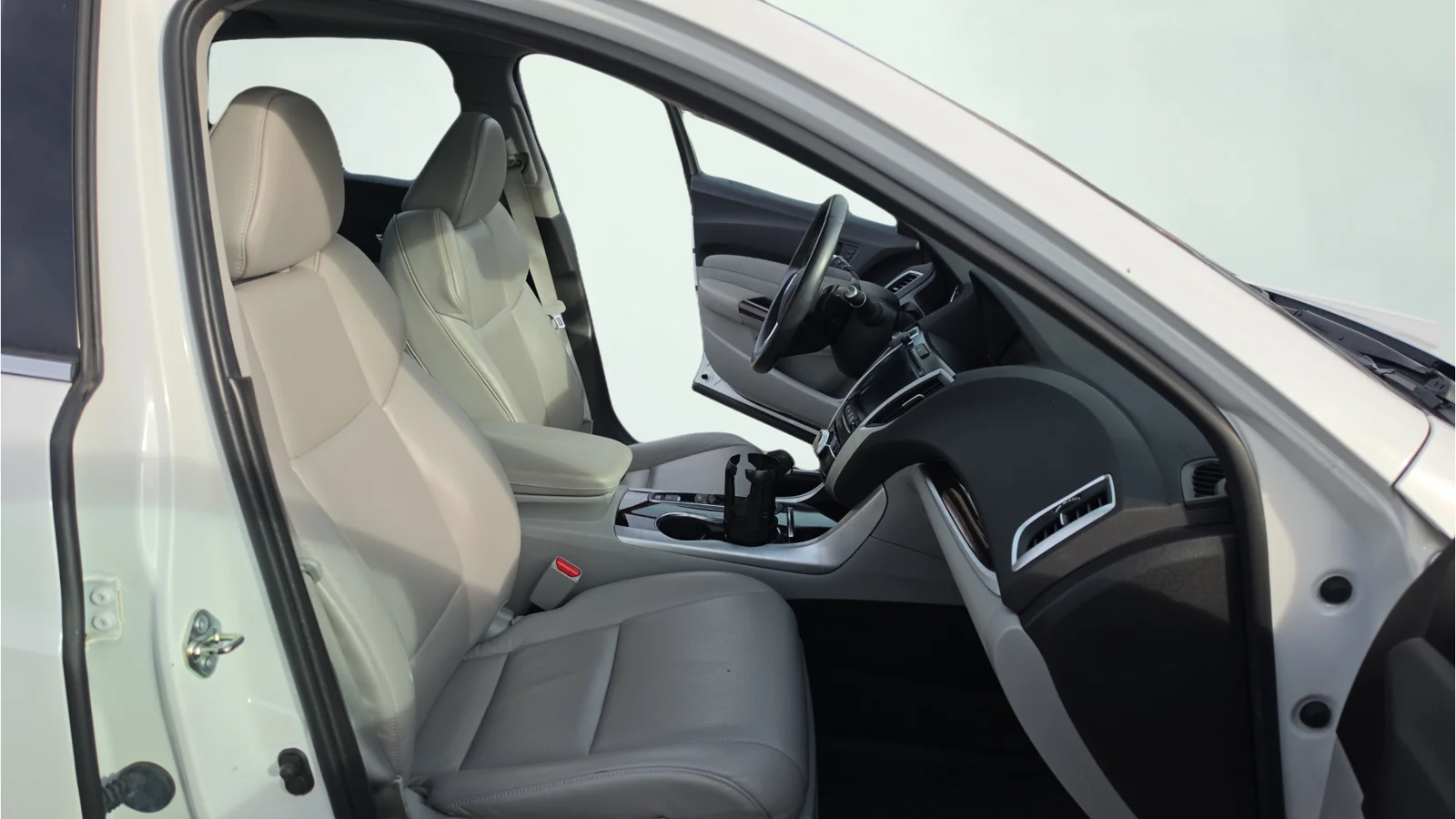 Used 2015 White Acura Tech image 23