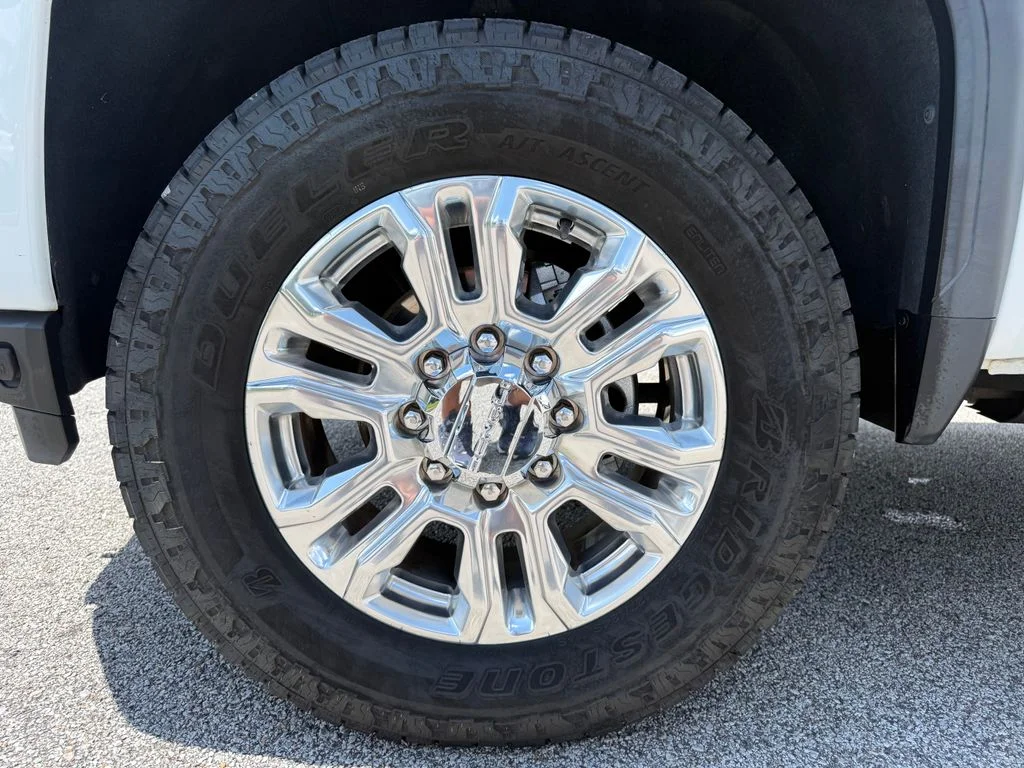 Used 2023 White GMC Denali image 25