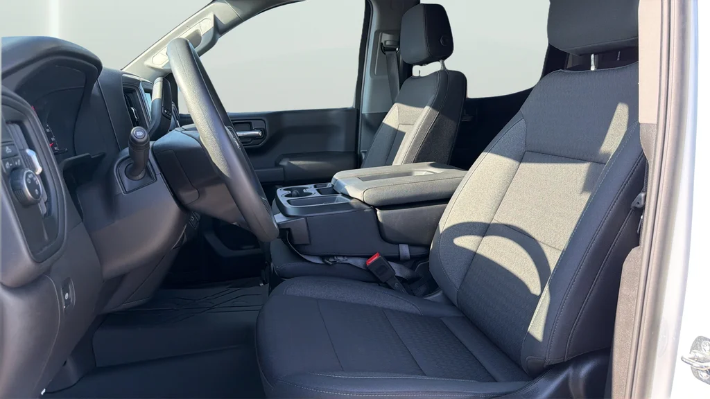 Used 2024 White Chevrolet Custom image 17
