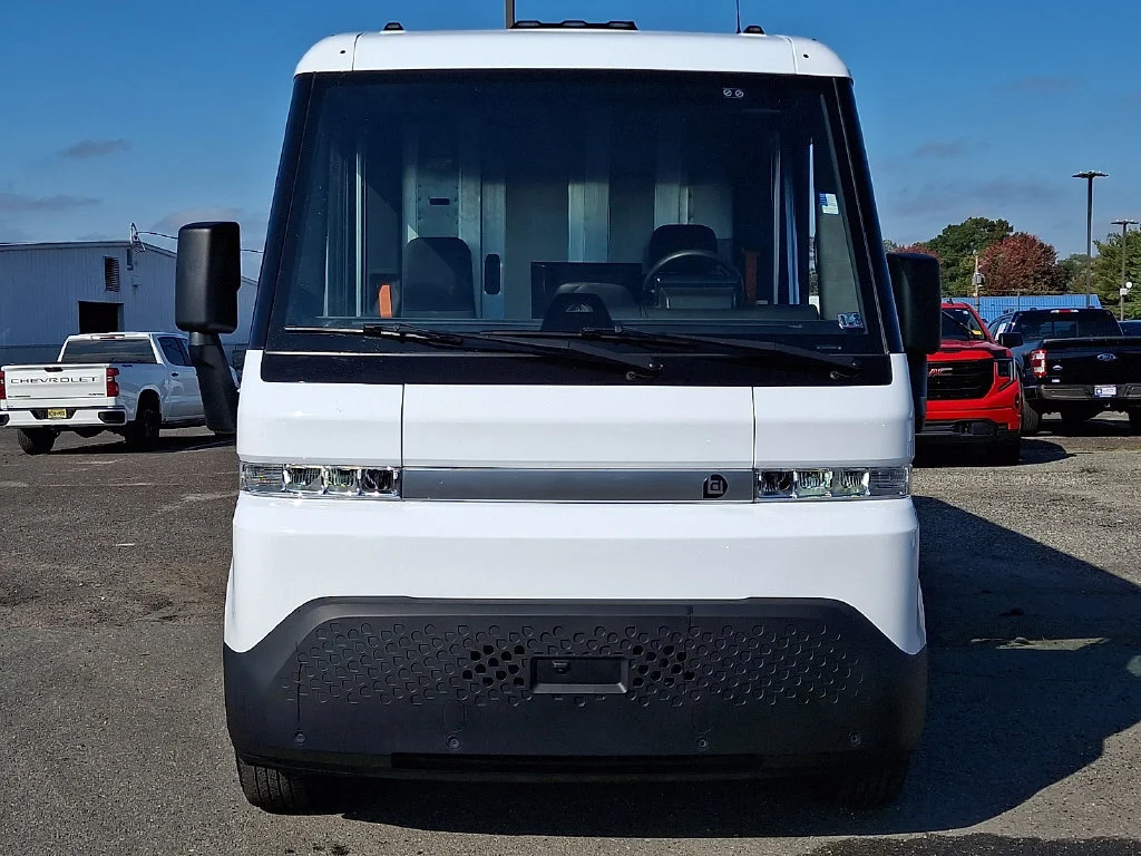 Used 2024 Oyster White BrightDrop EJY image 3