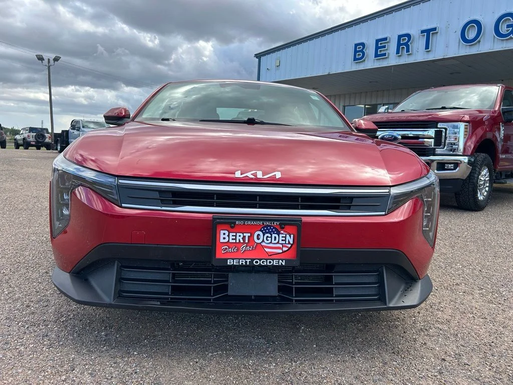 Used 2025 Red Kia LXS image 2