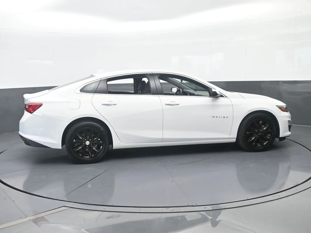Used 2024 Summit White Chevrolet LT image 6