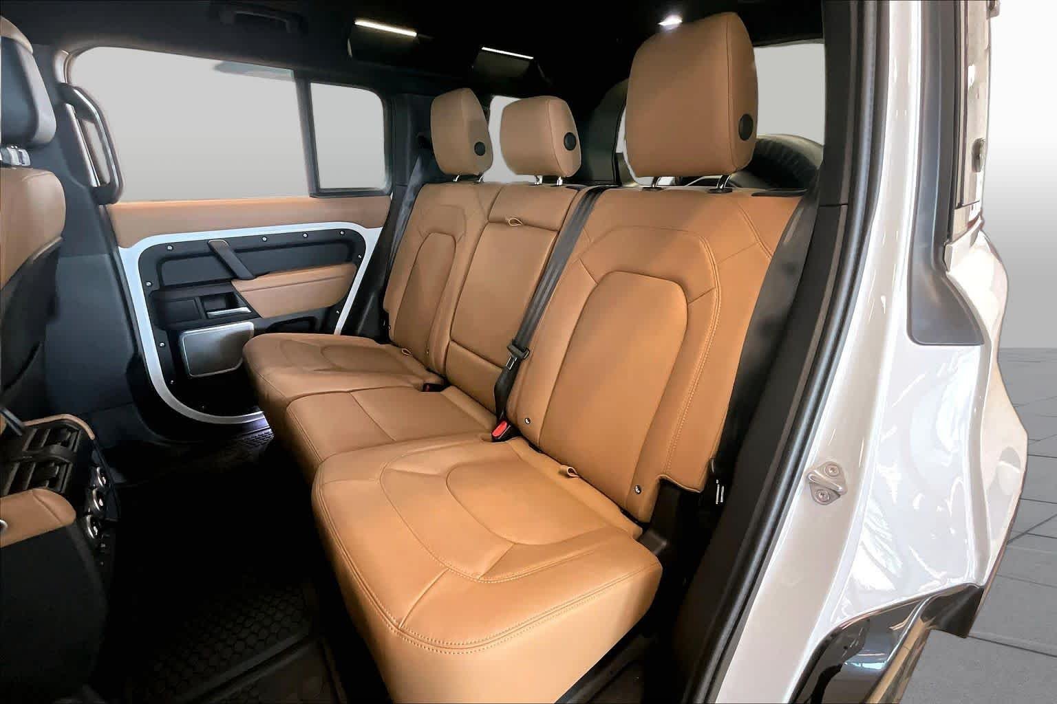 Used 2025 Fuji White Land Rover X-Dynamic SE image 18