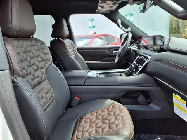 2025 Nissan Armada Platinum - Photo 6