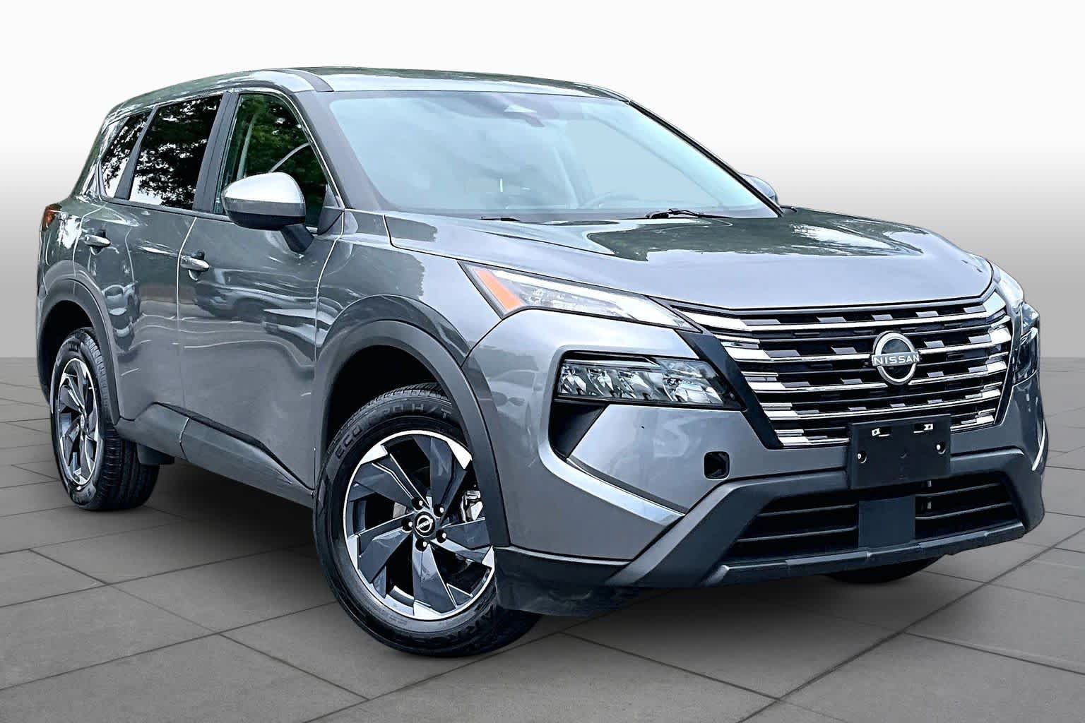 Used 2025 Gun Metallic Nissan SV image 3