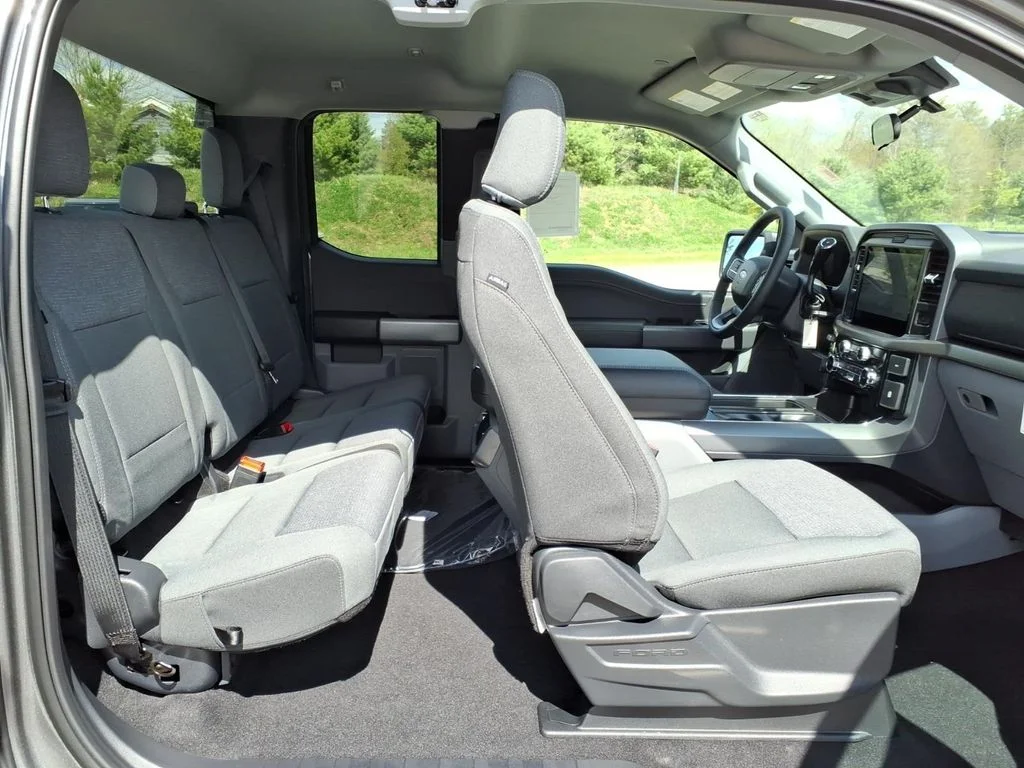 New 2026 Carbonized Gray Metallic Ford XLT image 13