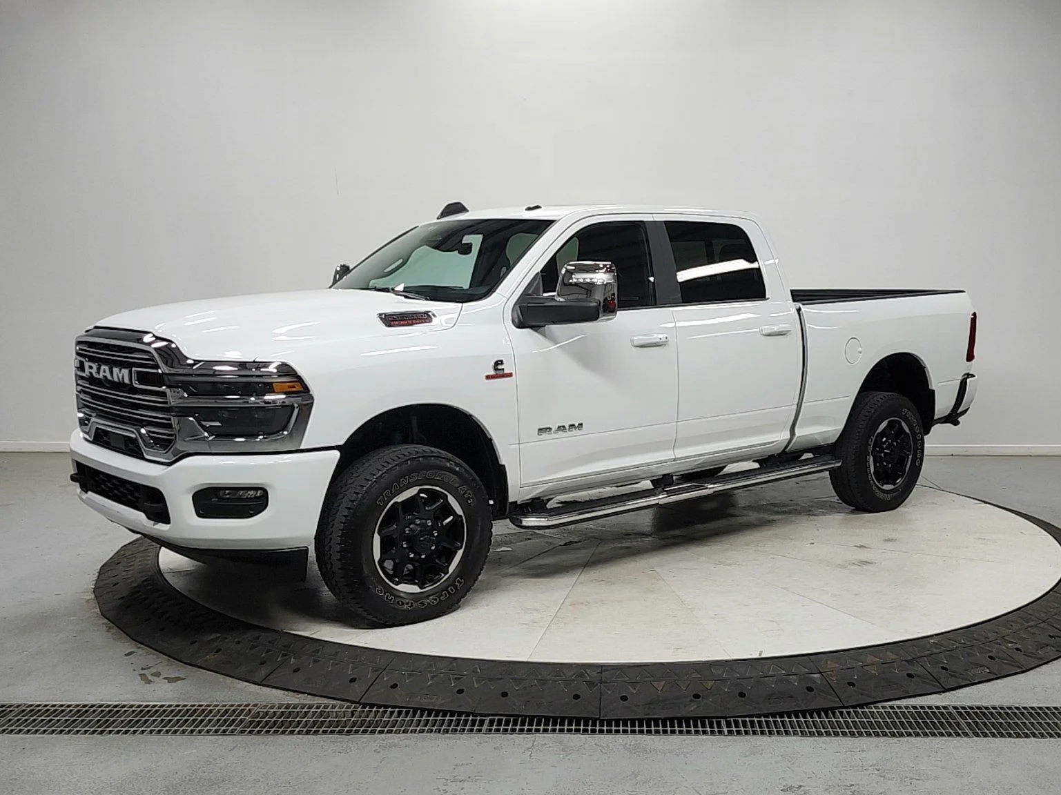 Used 2025 White Ram Laramie image 3