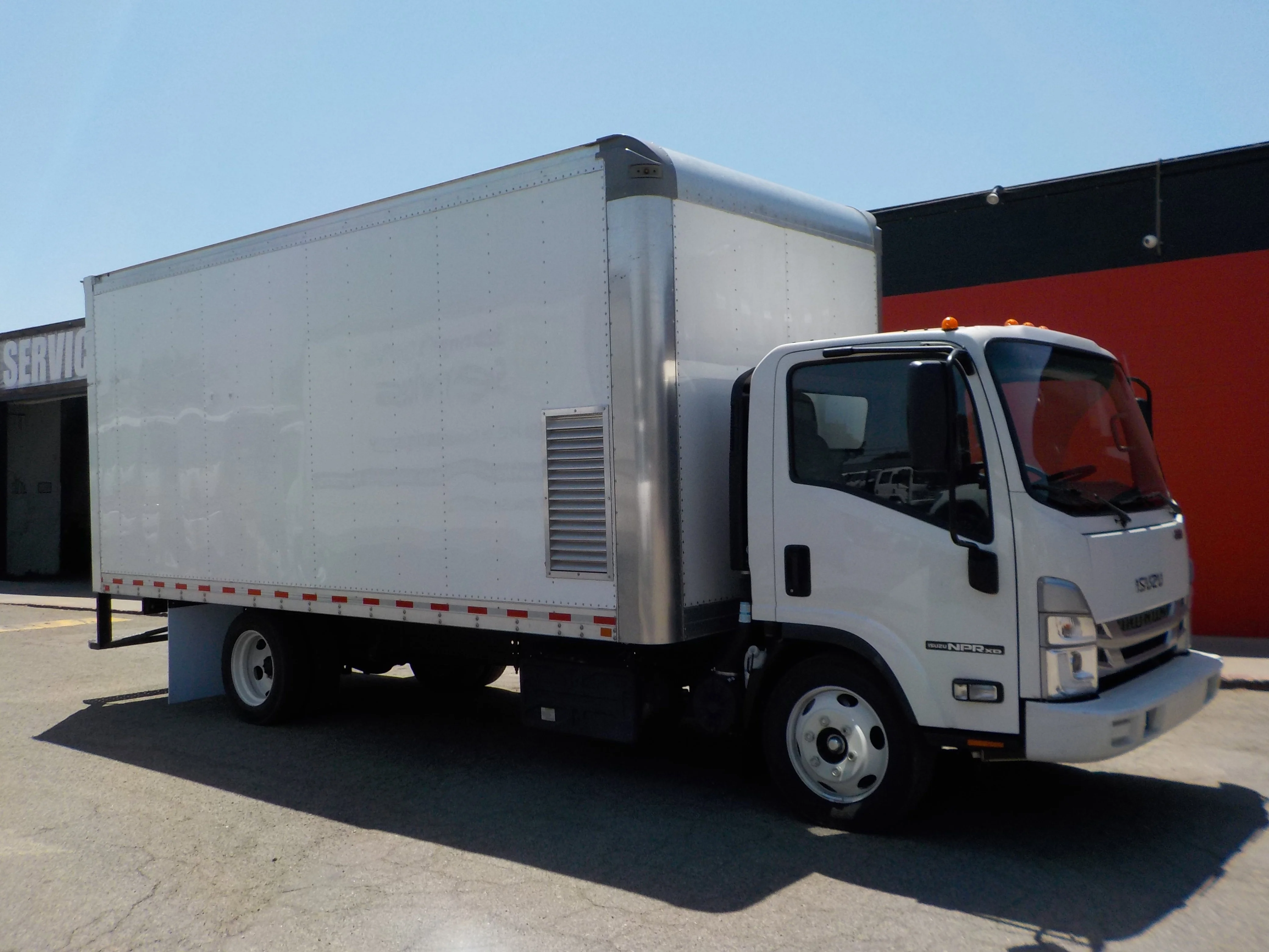 2023 Isuzu NPR-HD's photo