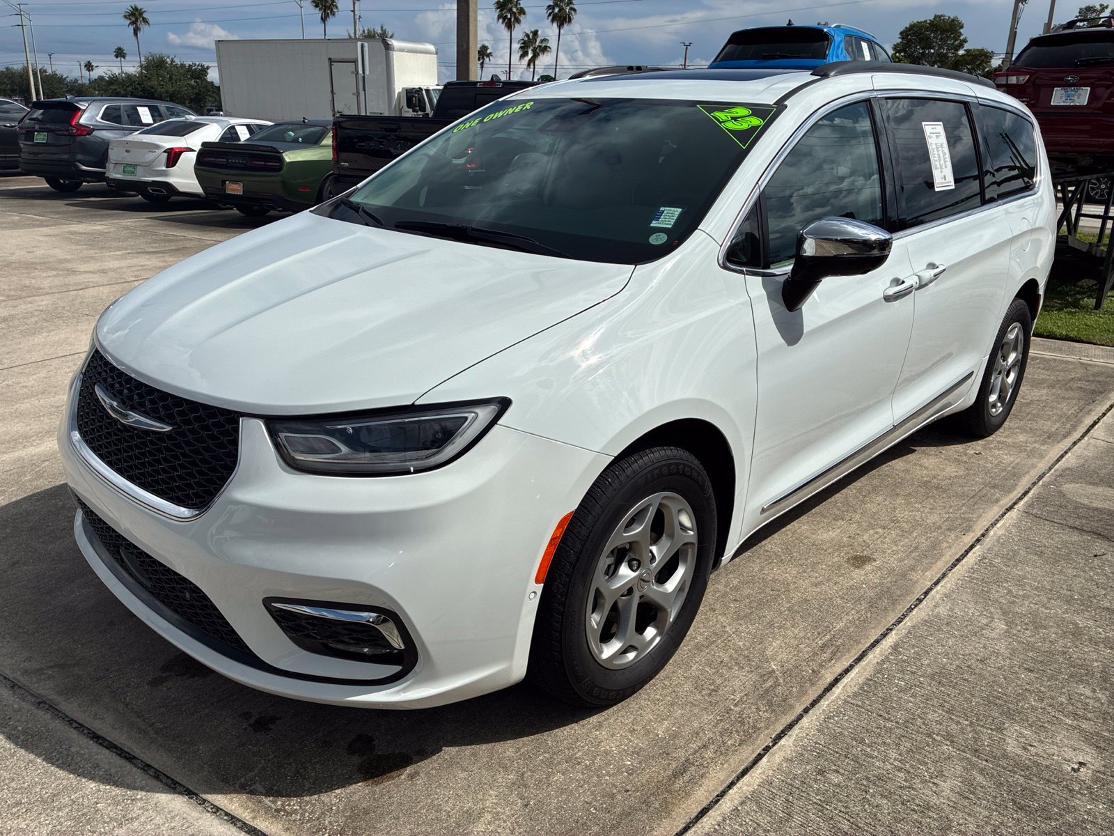 Used 2023 White Chrysler Limited image 20