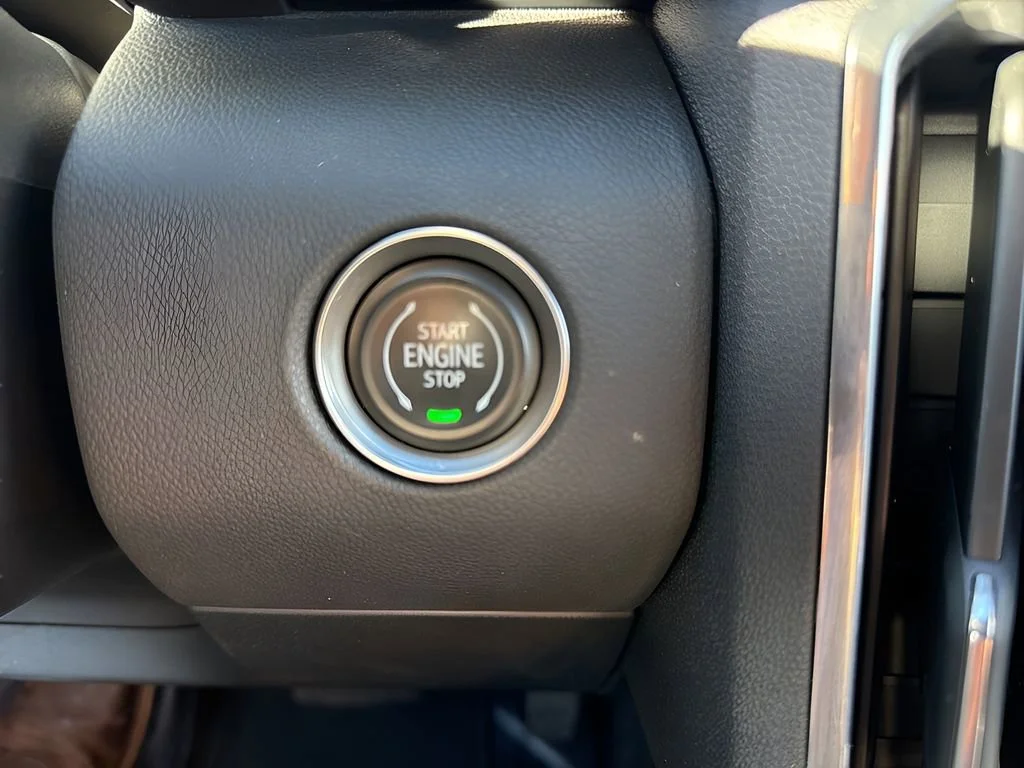 Used 2025 Summit White GMC Elevation image 24