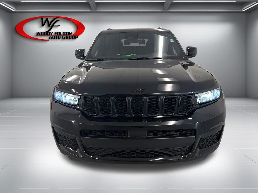 Used 2025 Black Jeep Altitude image 2