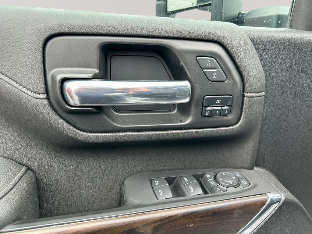 Used 2023 White GMC SLT image 24
