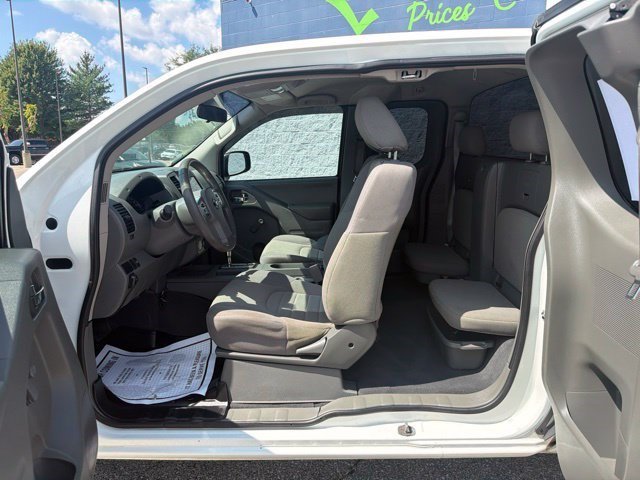 Used 2019 Glacier White Nissan S image 12