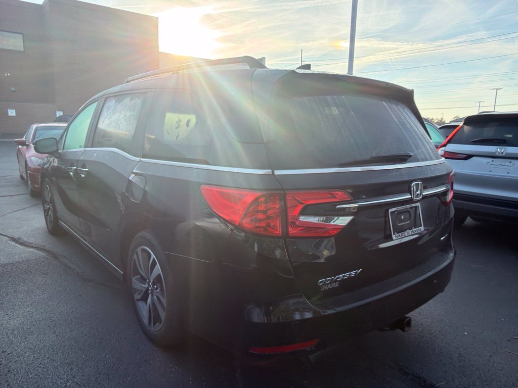 Used 2022 Crystal Black Pearl Honda Touring image 2