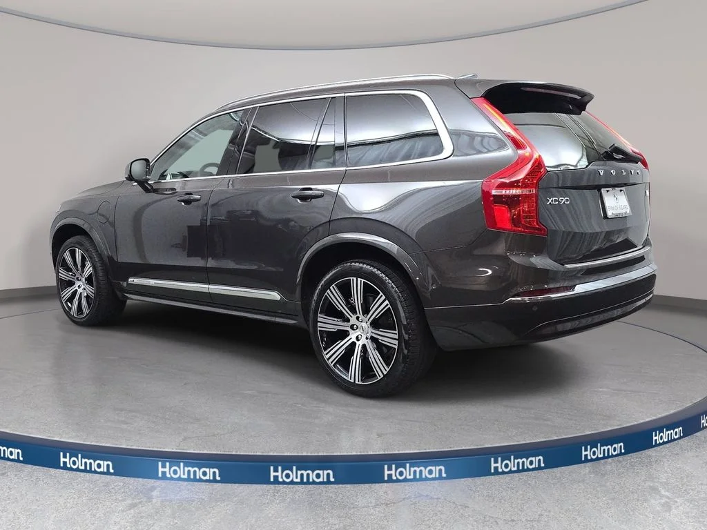 Used 2024 Platinum Gray Metallic Volvo T8 Plus 6 Passenger image 8