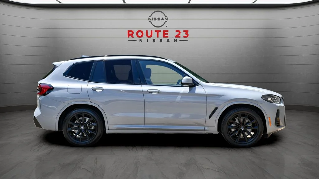 Used 2023 Gray BMW xDrive30i image 9