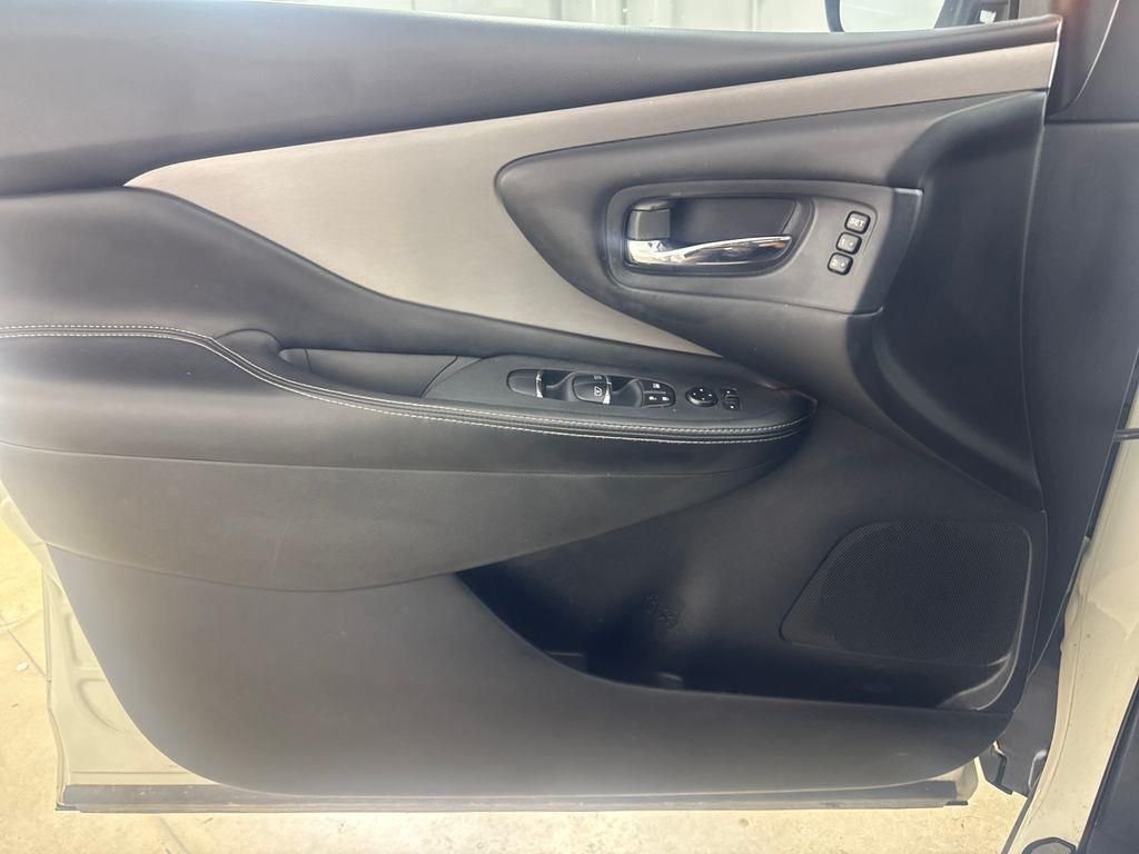 Used 2020 White Nissan SL image 19