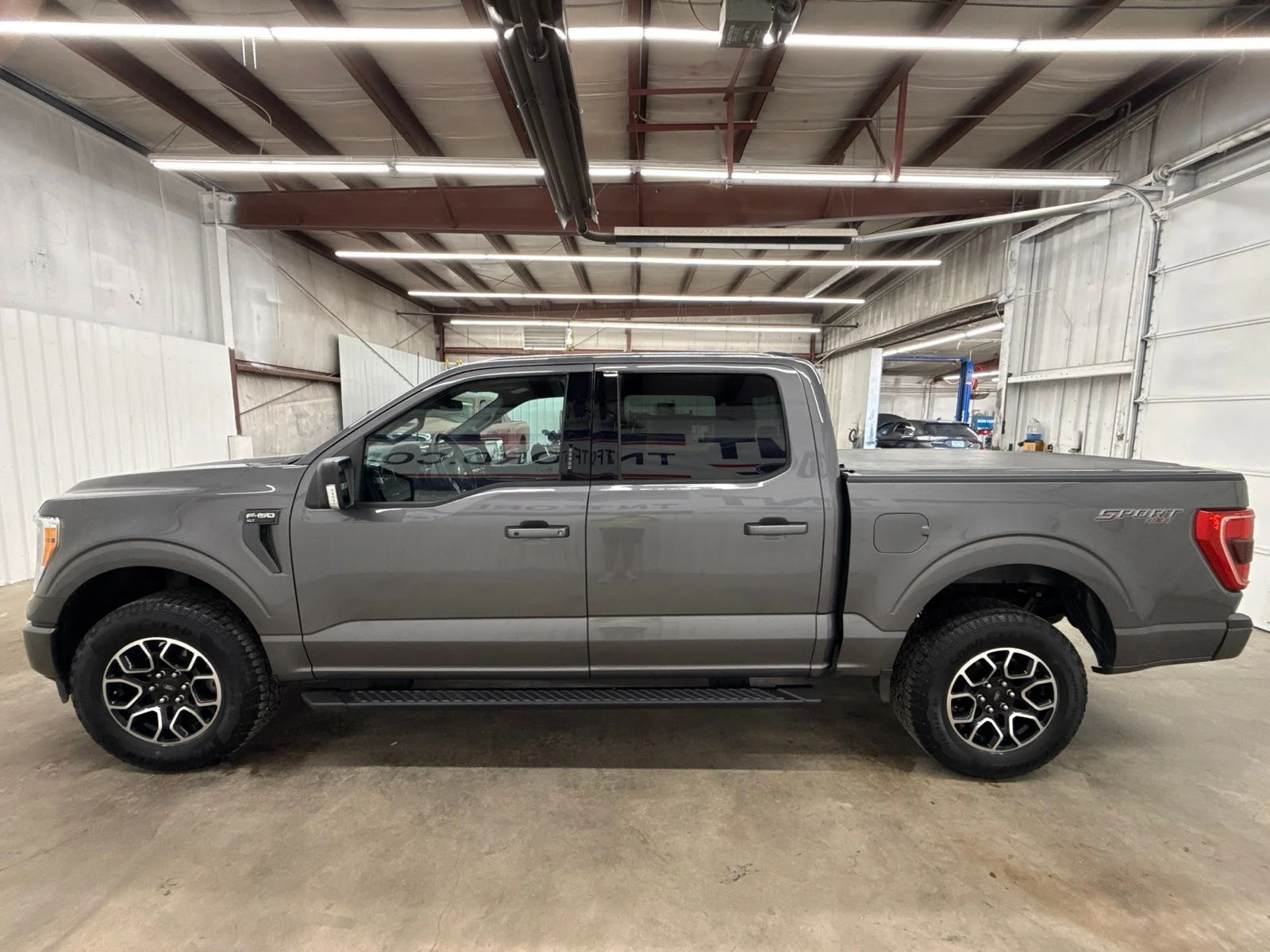 Used 2022 Gray Metallic Ford XLT image 5