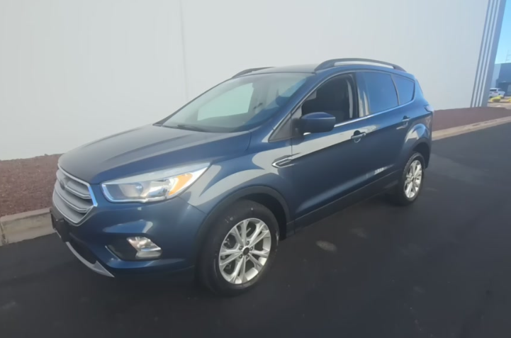 Used 2018 Blue Ford SE image 1